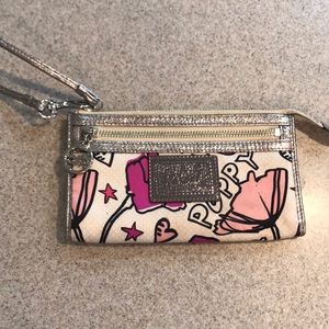 Cute! Coach Poppy Flower Wristlet 🌸